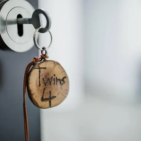 Twins 公寓